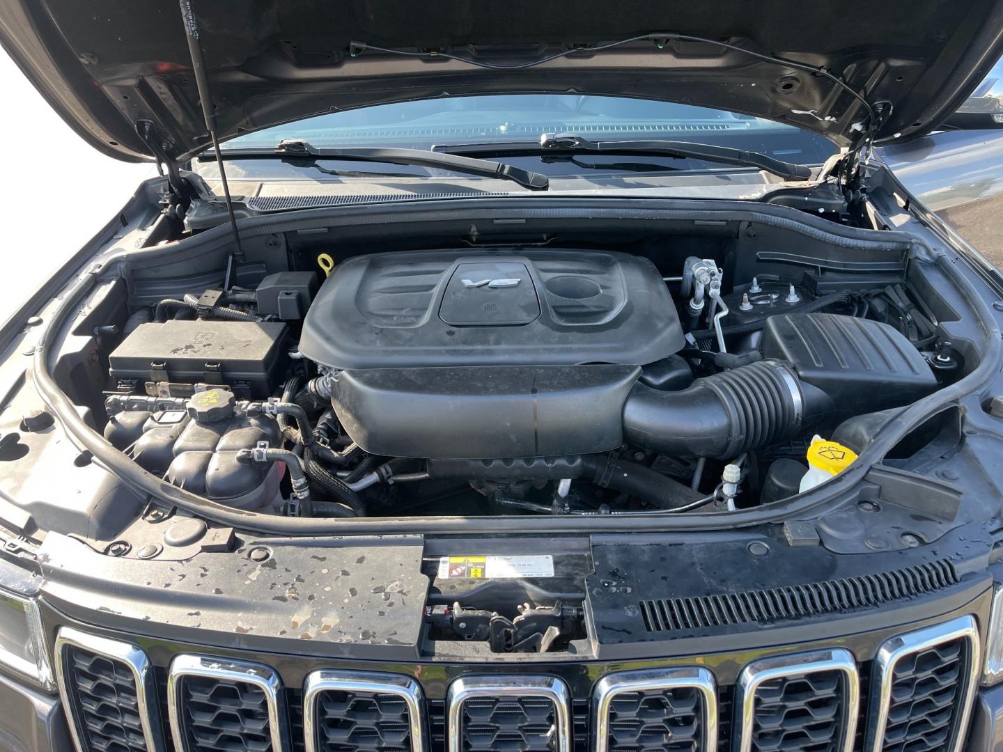 2017 Gray /Black Jeep Grand Cherokee Limited 4WD (1C4RJFBGXHC) with an 3.6L V6 DOHC 24V engine, 8A transmission, located at 547 E. Main St., Orwell, OH, 44076, (440) 437-5893, 41.535435, -80.847855 - This 2017 Jeep Grand Cherokee Limited 4WD is a highly capable and luxurious midsize SUV that effectively balances off-road prowess and comfort. Equipped with the refined 3.6L Pentastar V6 engine and an 8-speed automatic transmission, this model includes ECO and Sport modes to adapt the driving exper - Photo#17